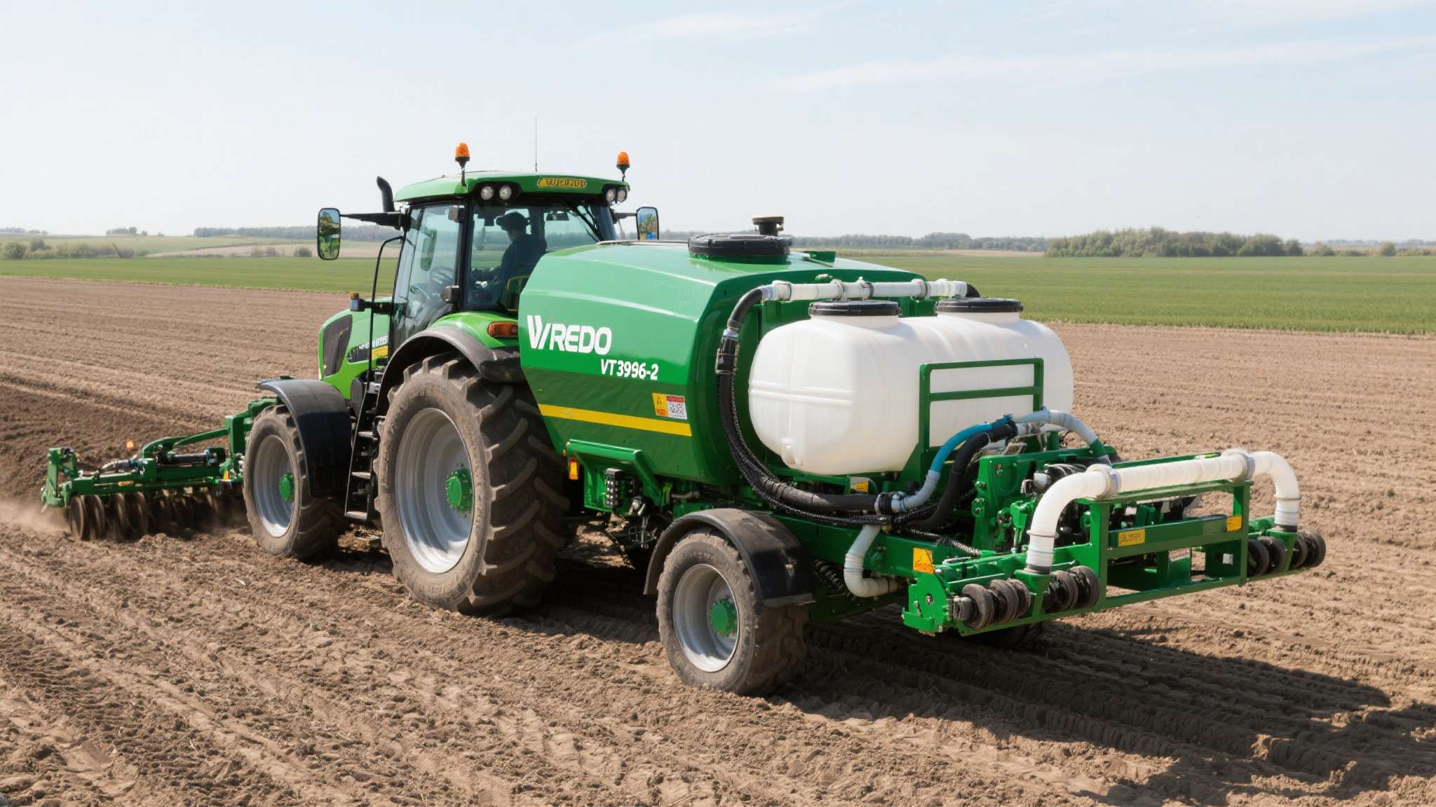 VREDO&nbsp;VT3936-2&nbsp;自走式施肥机&nbsp;—&nbsp;这款设备是VREDO的旗舰产品之